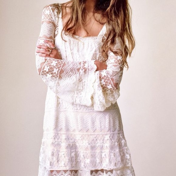 NWOT Kimchi Blue Buttercup Lace Belle-Sleeve Dress - Picture 1 of 4